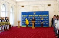 Виктор Янукович наградил днепропетровских олимпийских чемпионок 