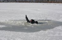 В Хмельницкой области под лед провалились четверо рыбаков