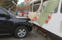 В Днепре внедорожник столкнулся с 1-м трамваем (ФОТО)