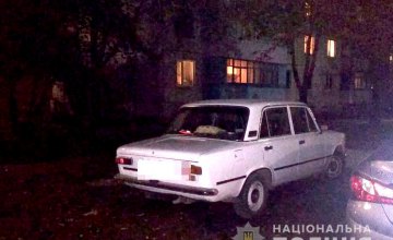 В Павлограде группа пьяных хулиганов напала на магазин: пострадал 34-летний мужчина