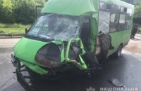 В Харькове произошло ДТП с пассажирской маршруткой: 15 человек пострадали