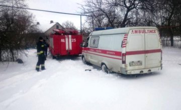 В Самарском районе Днепра в снегу застряла машина скорой помощи с пациентом
