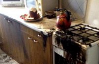 В Днепре пожарные спасли из горящей квартиры пенсионера: мужчина обгорел наполовину