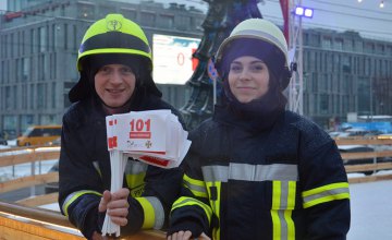 Жителям Днепра показали, как безопасно отдыхать на льду (ФОТО)