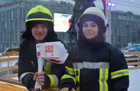 Жителям Днепра показали, как безопасно отдыхать на льду (ФОТО)