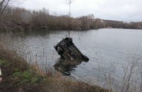 В Черкасской области с затопленного карьера достали автомобиль с телом водителя (ВИДЕО)