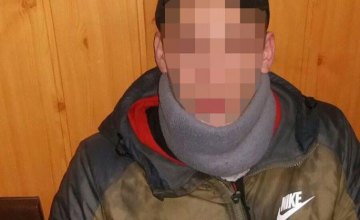 На Днепропетровщине агрессивный мужчина ожидая заказа в кафе, нападал на посетителей