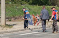 Для безпеки водіїв і пішоходів: у Дніпрі на вул. Нечуя-Левицького усунуть причини просідання дороги