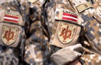 В Латвии будут штрафовать за незаконное ношение военной формы
