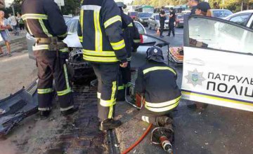 В Одессе в результате столкновения автомобиля со столбом погибла пассажирка (ФОТО)