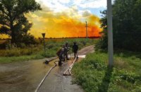 ​По состоянию на 16:00 бойцы ГСЧС успешно остановили утечку азотной кислоты на трассе Днепр - Кобеляки - Решетиловка