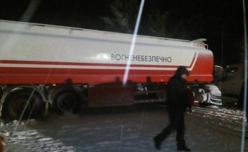 Во Львовской области автоцистерна столкнулась с двумя микроавтобусами:  2 человека погибло и 5 пострадало 