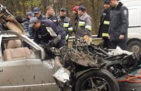 В Киеве в результате столкновения иномарки с грузовиком погибли 2 человека