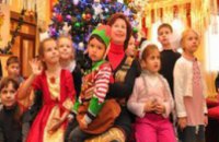В театре Шевченко с Днем Святого Николая поздравили детей из многодетных и малообеспеченных семей (ФОТО)