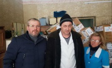  Александр Вилкул встретился с жителями Авдеевки и передал первую партию медикаментов и дизельного топлива для генераторов