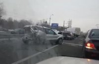 В Днепре на Набережной масштабное ДТП: разбиты 4 автомобиля (ФОТО)