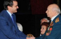 Днепропетровский «Фронт Змін» поздравил ветеранов с Днем Победы
