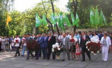 Днепропетровский «Фронт Змін» принял участие в митинге-реквиеме ко Дню Победы, организованном объединенной оппозицией