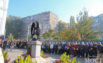 В Днепропетровске почтили память жертв трагедии на ул. Мандрыковской