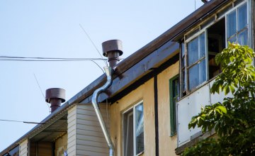 В Днепре завершают плановые капитальные ремонты крыш в жилых домах