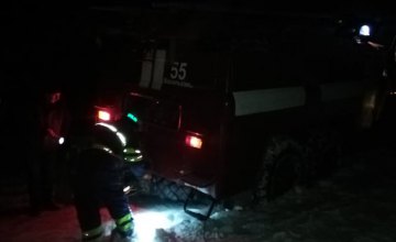 Спасатели Днепропетровщины вытащили "скорую" из сугроба
