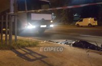 В Голосеевском районе Киева под колесами грузовика погиб мужчина (ФОТО)