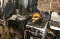 В Чернигове 63-летняя пенсионерка готовила ужин и сожгла квартиру (ВИДЕО)