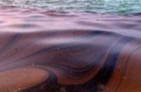 Экологическая катастрофа в Черном море: после бедствия грузового судна в воде образовалось гигантское пятно из нефтепродуктов