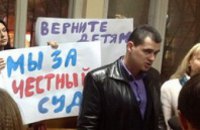 Очередное заседание суда по делу директора днепропетровской школы, взятого под арест, не состоялось