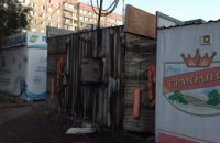 Очередной колбасный киоск стал «жертвой» возгорания в Днепре (ФОТО)