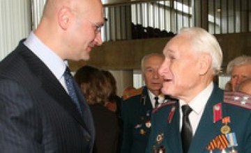 Днепропетровск помнит и уважает подвиг ветеранов, - Евгений Удод