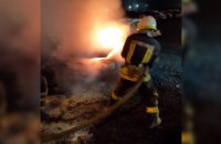 В Кривом Роге на стоянке загорелся автомобиль (ФОТО)