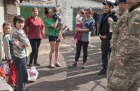 Поліцейські офіцери Покровської територіальної громади потурбувалися про родини переселенців