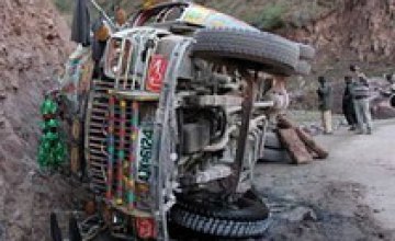 В Пакистане перевернулся автобус: 20 человек погибли