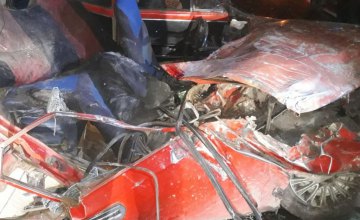 На Днепропетровщине произошло смертельное ДТП: легковушка на скорости влетела в грузовик